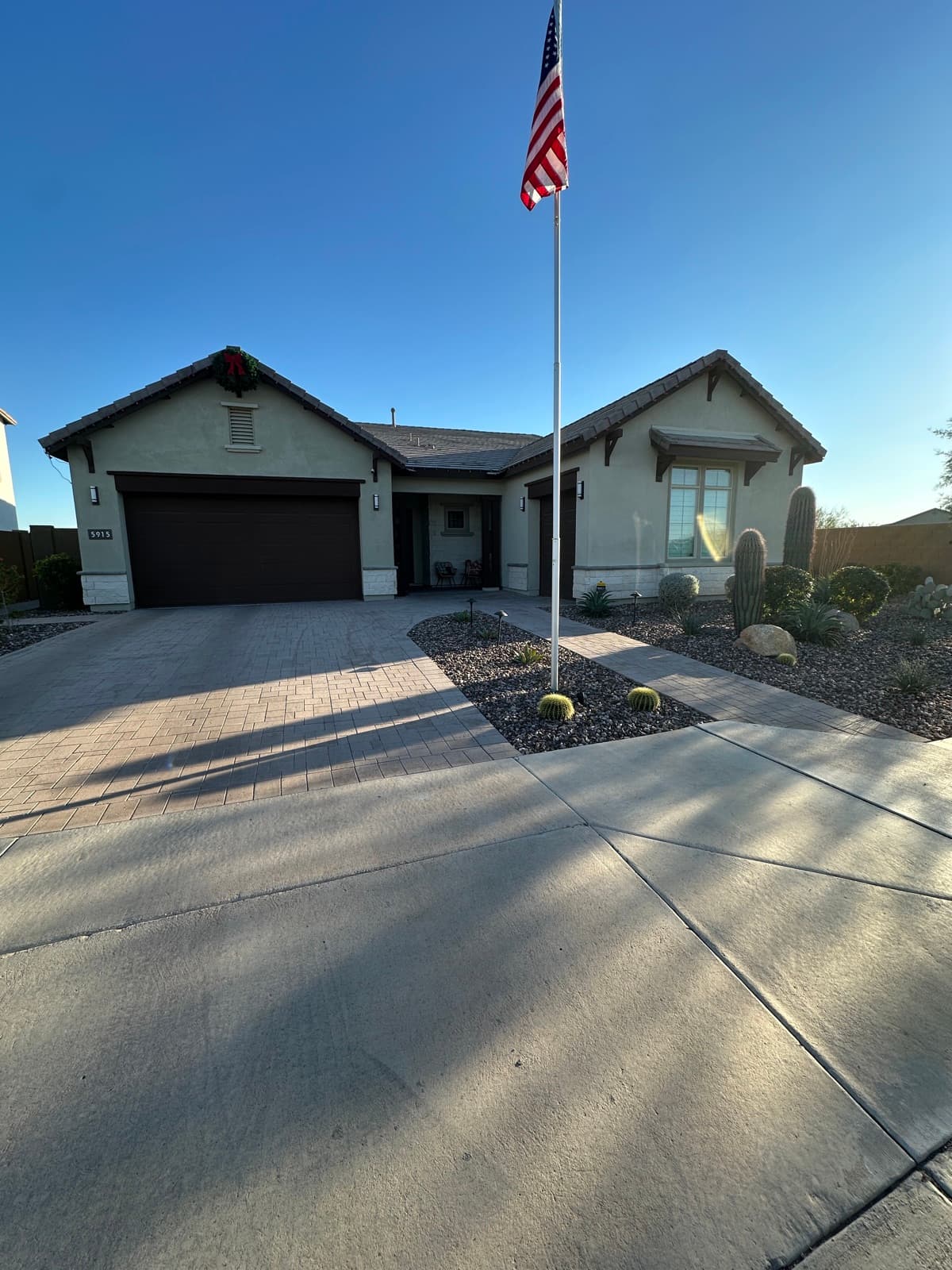 Phoenix home in daylight before the holiday lights go up